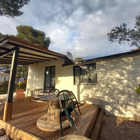 Mobilhome A Deux Pas Du Circuit Du Castellet Avec Terrasse Vue Mer Le Castellet  Exterior foto